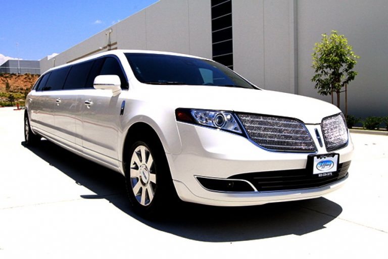 Throw a Big Party in a Fancy Lincoln Mkt Limousine Rental in Boston